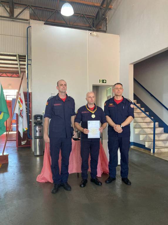 Solenidade alusiva à entrega da viatura resgate do Corpo de Bombeiros Militar em Três de Maio - foto 5