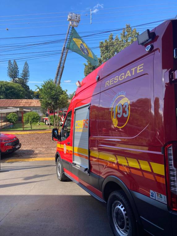 Solenidade alusiva à entrega da viatura resgate do Corpo de Bombeiros Militar em Três de Maio - foto 8