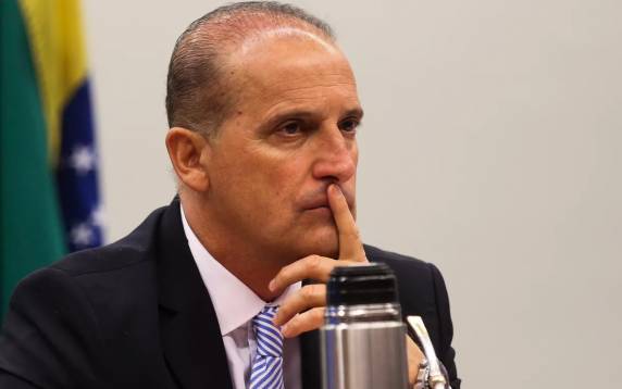 Gaúcho estava na comitiva que recebeu itens após retornar ao Brasil