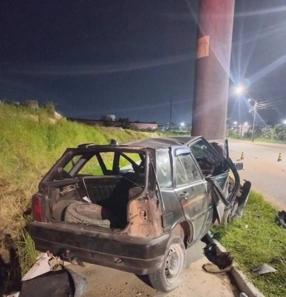 Mãe e padrasto da criança ficaram feridos. Segundo a PM, condutor também não tinha CNH. Acidente ocorreu em Itajaí.