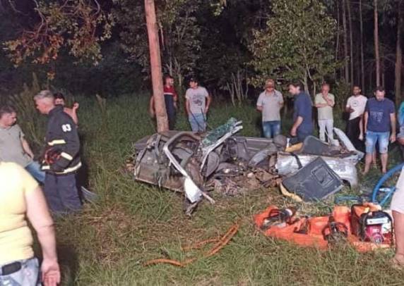 Veículo fica destruído e homem morre após capotagem na RS-344 em Porto Mauá - foto 3