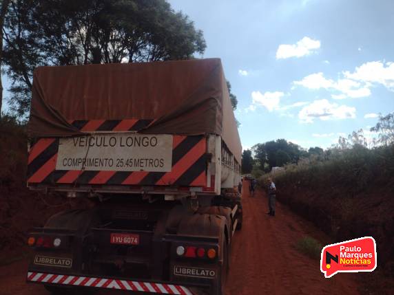 Motorista fica ferido após colisão entre caminhonete e carreta bitrem, no interior de Independência - foto 6