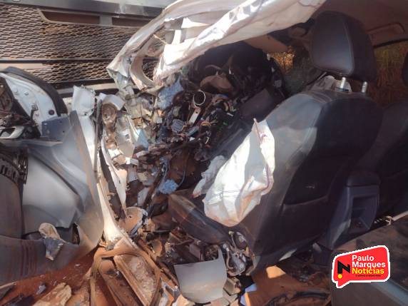 Motorista fica ferido após colisão entre caminhonete e carreta bitrem, no interior de Independência - foto 7