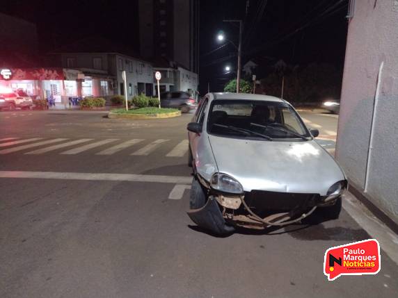 Homem fica ferido após bater veículo no canteiro de uma rótula em Três de Maio - foto 3