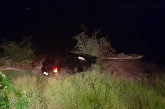 Conforme a Brigada Militar, homem teria perdido o controle do automóvel e entrou na Avenida Padre Cacique pela contramão; buscas devem seguir durante o dia