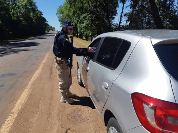 Excesso de velocidade e ultrapassagem indevida foram os registros mais recorrentes, mas houve casos de carros trafegarem sem placa de identificação