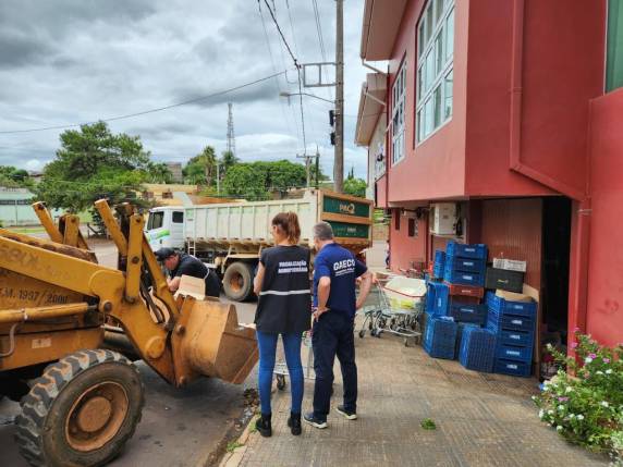 Fiscalização interdita abatedouro e apreende 3 toneladas de alimentos impróprios para o consumo, em Cândido Godói - foto 6