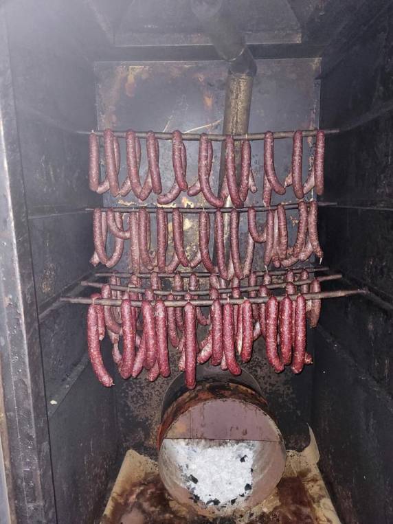 Fiscalização interdita abatedouro e apreende 3 toneladas de alimentos impróprios para o consumo, em Cândido Godói - foto 2