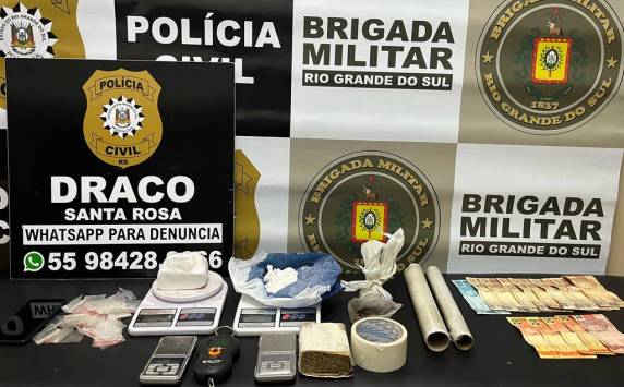 Em cumprimento de um mandado de busca e apreensão, foram apreendidas 3 porções de cocaina pesando aproximadamente 307g, 3 porções de maconha pesando aprox. 230g, R$ 640,00 em moeda corrente