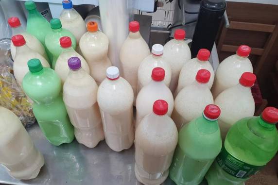 Cachaça, ovos, banha e veneno de rato: mais de meia tonelada de alimentos é apreendida em Sete de Setembro - foto 3