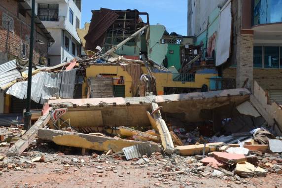Terremoto de magnitude 6,5 deixa 14 mortos no Equador - foto 4