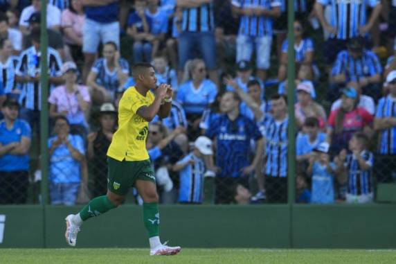 Tricolor saiu na frente e desperdiçou pênalti; na segunda etapa, Ypiranga fez dois em duas penalidades