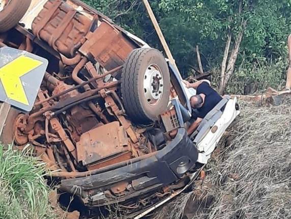 O caminhoneiro é a terceira vítima do acidente que aconteceu na tarde deste domingo