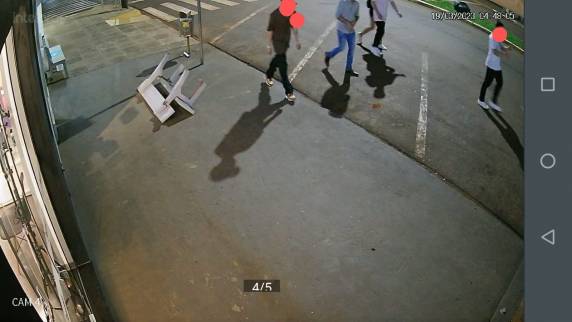 Câmera de monitoramento registra ato de vandalismo no Centro de Três de Maio - foto 2