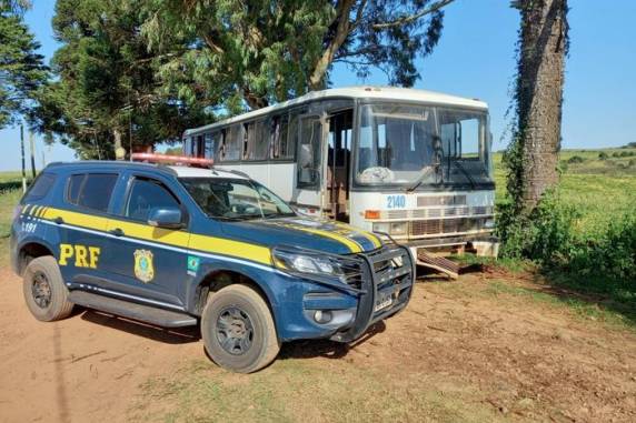 Veículo levava trabalhadores para a colheita da maçã e se envolveu em uma colisão com uma caminhonete