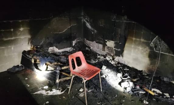 Cama onde ele possivelmente estava ficou completamente queimada. Vizinho relata a bombeiros que tentou salvar idoso, mas sem sucesso.