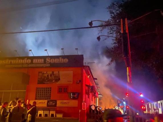 Corpo de Bombeiros foi acionado por volta das 2h30min desta terça-feira
