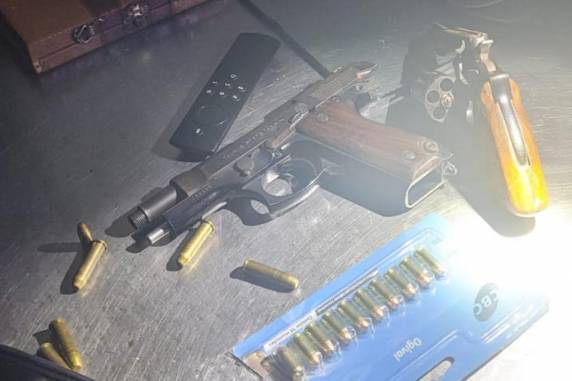 Polícia faz operação para apreender armas de facções envolvidas em homicídios na zona norte de Porto Alegre - foto 2