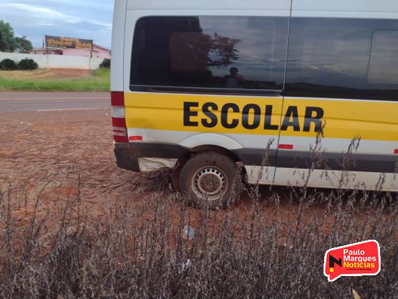 Colisão entre Van de transporte escolar e automóvel deixa mulher ferida na BR-472, em Três de Maio - foto 2