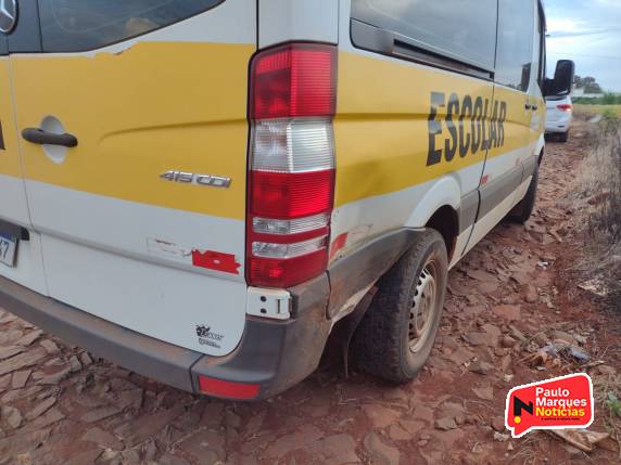 Colisão entre Van de transporte escolar e automóvel deixa mulher ferida na BR-472, em Três de Maio - foto 4