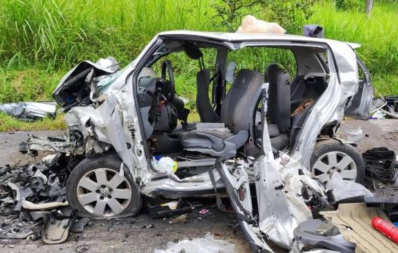 Vítimas estavam no mesmo veículo, que colidiu com outro carro em trecho entre Indaial e Rodeio. Terceira mulher a morrer colidiu com os dois automóveis minutos depois.