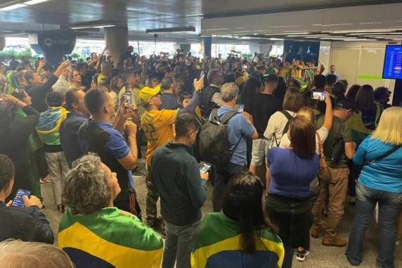 Ex-presidente estava na Flórida desde 30 de dezembro; ele deve sair do aeroporto sem ato público e partir diretamente para sede do PL