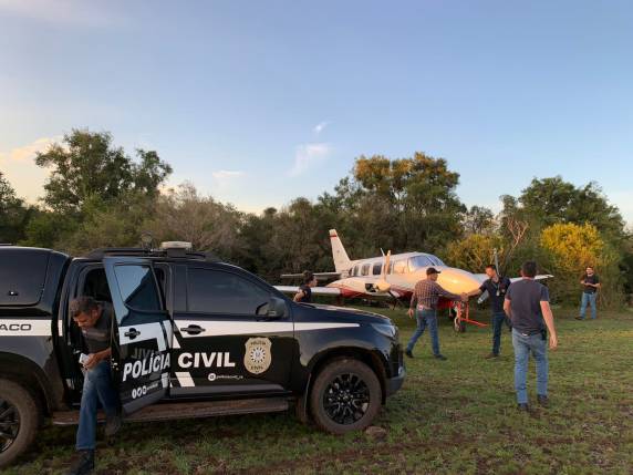 Polícia Civil apreende avião, caminhão e agrotóxicos em fazenda no município de Bossoroca - foto 3
