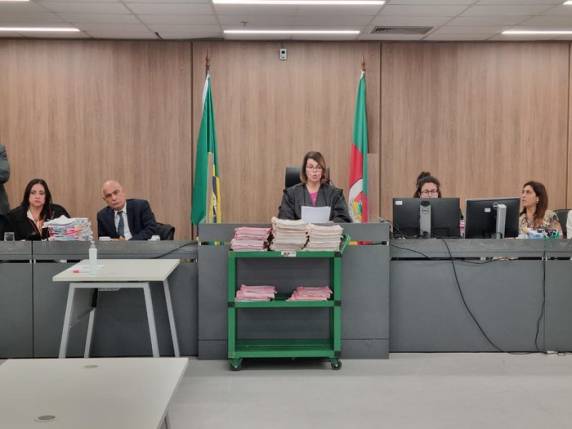 Julgamento teve início na última terça-feira e se estendeu até a madrugada deste sábado