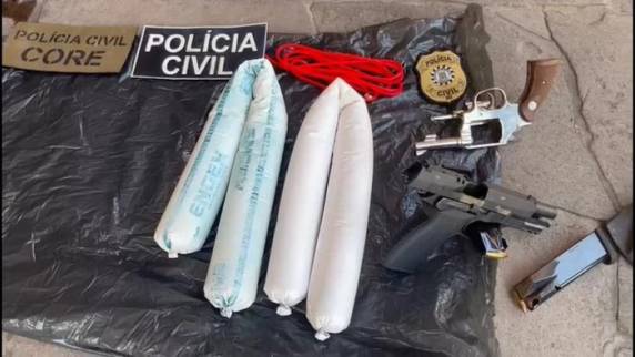 Dinamite, suficiente para demolir uma casa, foi encontrada durante investigação sobre homicídios