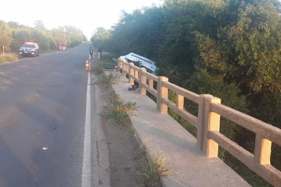 Vítimas são motorista, de 24 anos, e passageiro, de 20, cujas identidades não foram divulgadas
