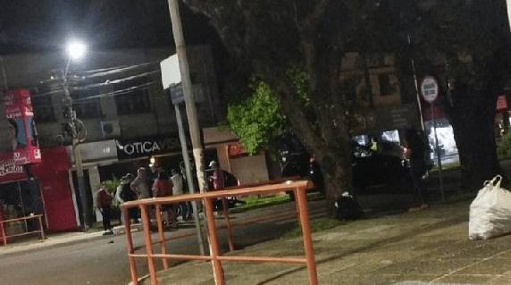 Colisão aconteceu na madrugada deste sábado (1º), no centro de Três Passos