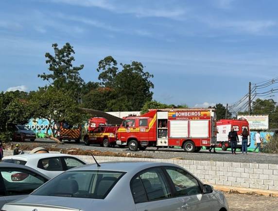 Agressor estaria armado com um machado; ele foi detido