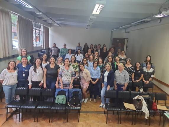 Conselho Municipal de Educação de Três de Maio estiveram participando da formação de Conselheiros Regionais da AMUFRON