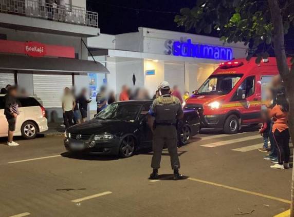 Duas pessoas ficaram feridas; condutor foi autuado em flagrante, pagou fiança e foi liberado