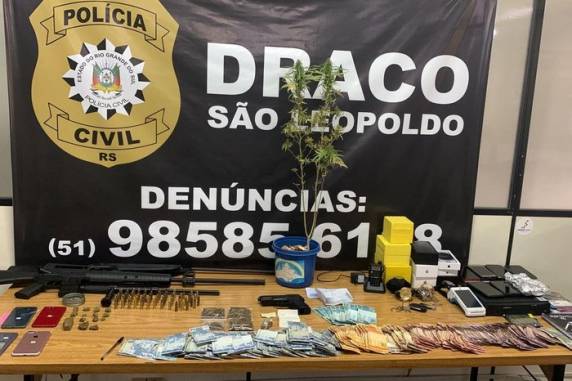 Criminosos exigem pagamentos semanais e atacam estabelecimentos com pedradas, tiros e fogo