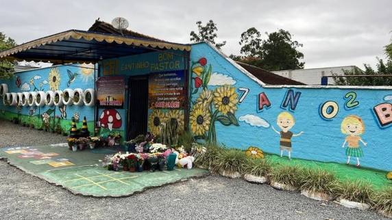 Outros grupos que investigam crimes cibernéticos no Brasil se colocaram à disposição para auxiliar nas apurações. Quatro crianças morreram durante ataque, que aconteceu na quarta-feira (5).