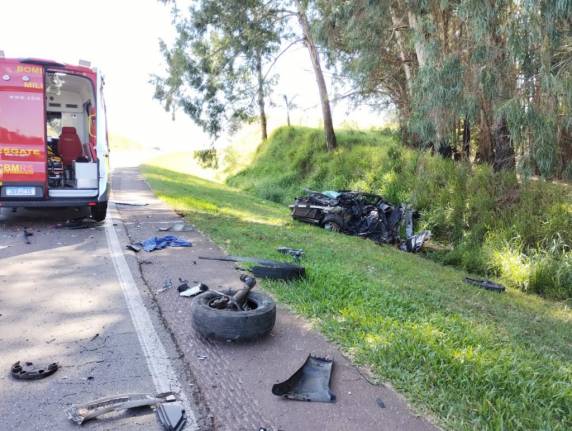 Grave colisão frontal resulta em óbito na RS-324 em Passo Fundo - foto 5