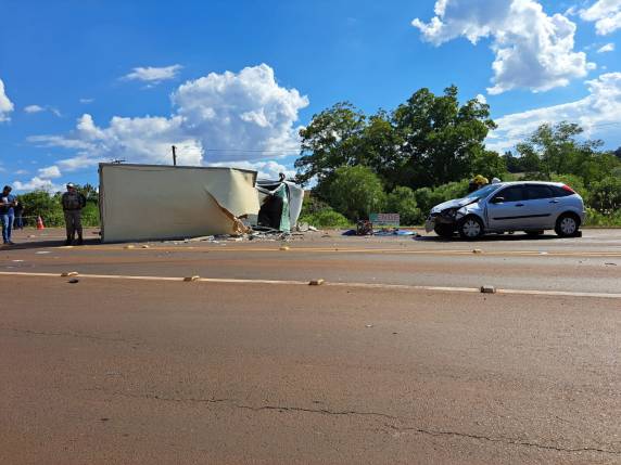 Acidente envolvendo um caminhão e dois automóveis deixa duas vítimas fatais, em Ijuí - foto 3