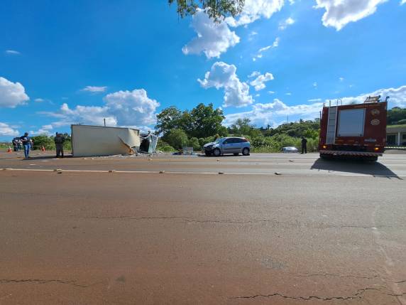 Acidente envolvendo um caminhão e dois automóveis deixa duas vítimas fatais, em Ijuí - foto 2