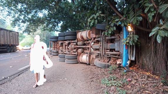 Acidente envolvendo moto e carreta deixa uma vítima fatal na RS-210 em Boa Vista do Buricá - foto 3