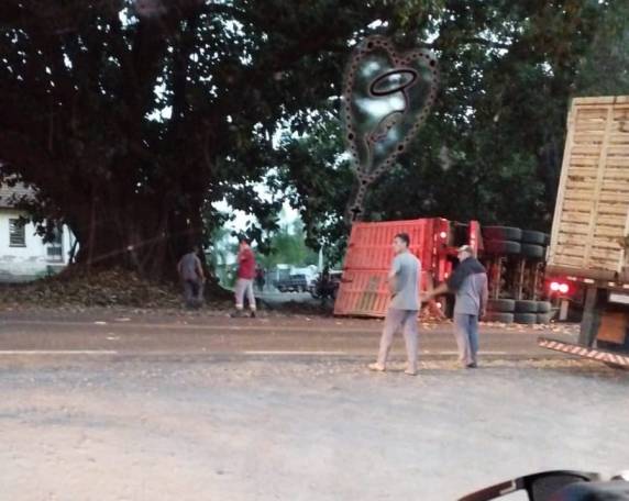 Acidente envolvendo moto e carreta deixa uma vítima fatal na RS-210 em Boa Vista do Buricá - foto 4