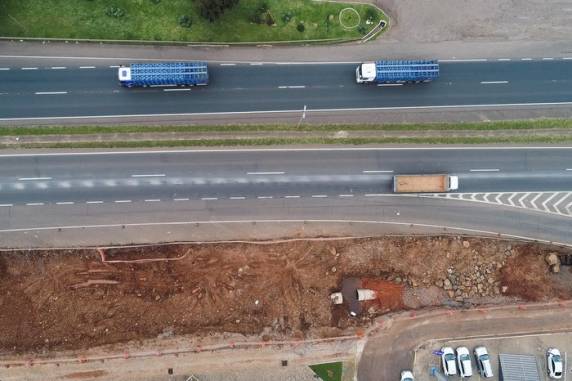 Obra foi suspensa a três meses do fim