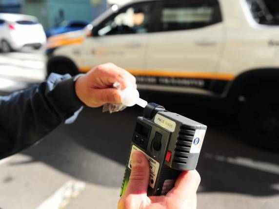 Quantidade de motoristas multados pelo etilômetro caiu 12%; maioria é autuada após recusar o teste