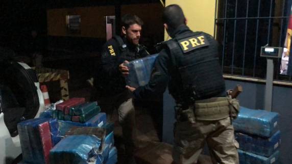 PRF prende casal de irmãos com quase 300 quilos de maconha em Passo Fundo - foto 3