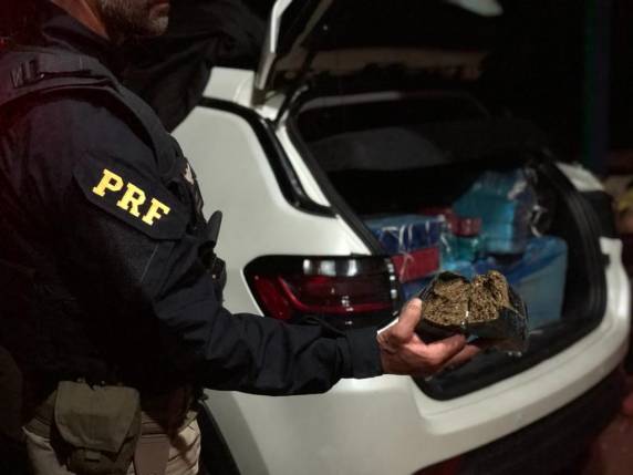 PRF prende casal de irmãos com quase 300 quilos de maconha em Passo Fundo - foto 2