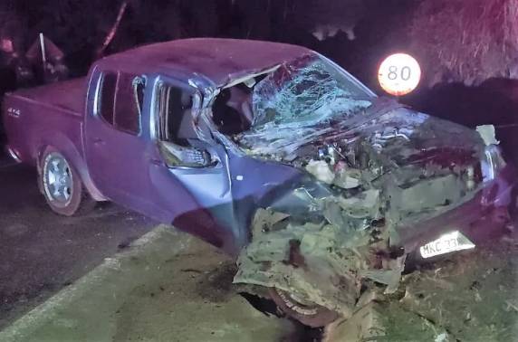 Mãe da criança, que também não se feriu, conduzia o carro. Veículo ficou parcialmente destruído.
