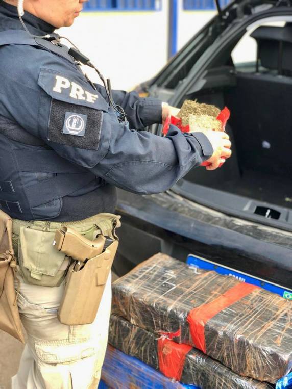 PRF prende traficante com 100 quilos de maconha em Sarandi - foto 3