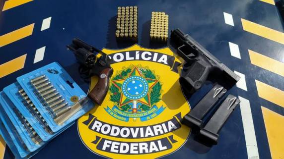 Ele confessou à Polícia Rodoviária Federal que iria levar o armamento até Rio Grande