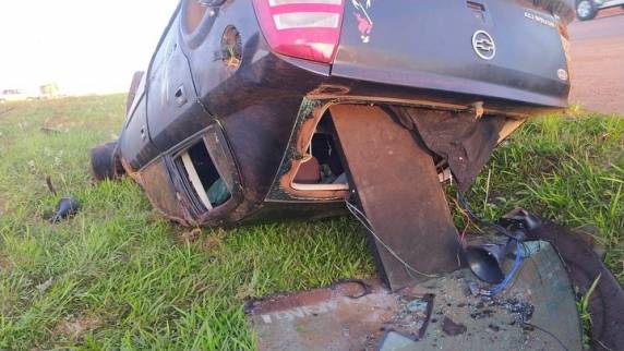 Motorista fica ferido após capotagem de veículo na BR-285 - foto 2