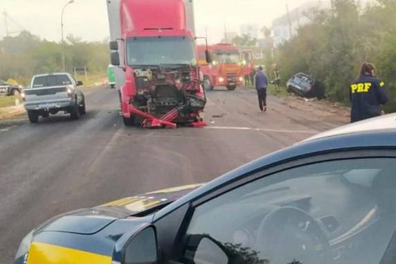 Colisão ocorreu por volta das 6h, no km 175 da rodovia